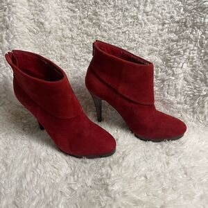 Steve Madden Trisha red faux suede ankle platform heels with back zipper SZ 9.5M
